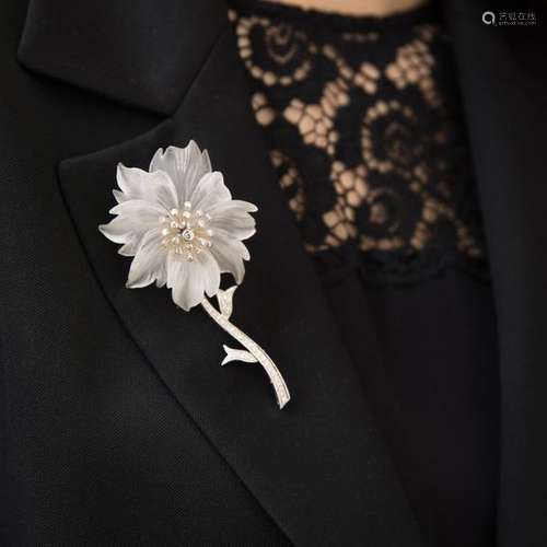 ANNEES 1970 BROCHE FLEUR CRISTAL DE ROCHE La fleur…