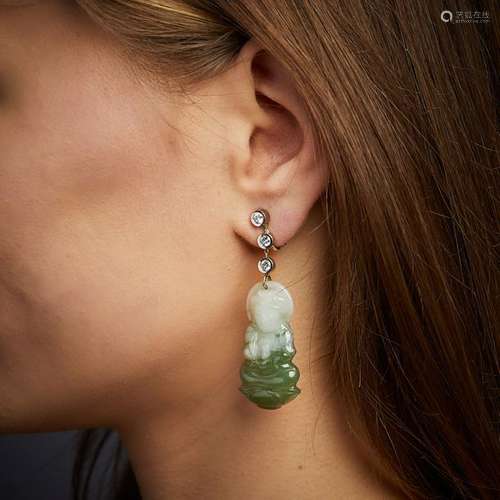 CAPET PAIRE DE PENDANTS D'OREILLES JADE Ils représ…