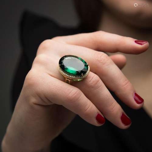 IMPORTANTE BAGUE TOURMALINE Elle est ornée d'une t…