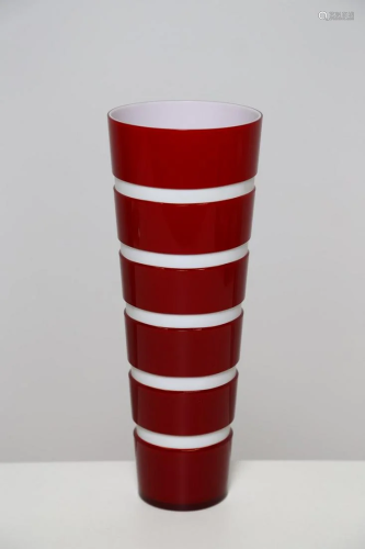 CARLO MORETTI Vase in red milk glass wi…