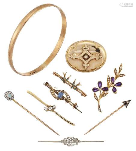 A group of jewellery, comprising: an old brilliant-cut diamond three stone bar brooch; a sapphire
