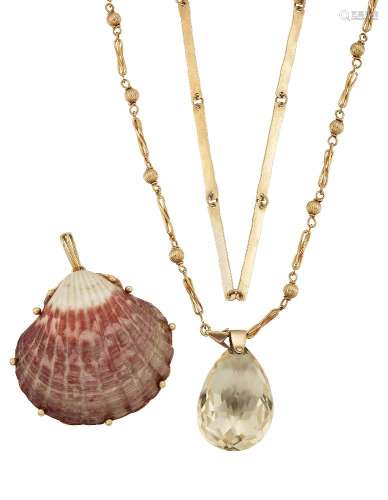 A 9ct gold ball and link chain necklace, with detachable red stained cockle shell, cerastoderma
