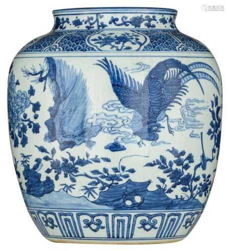 A Chinese blue and white vase, decorated with bird…