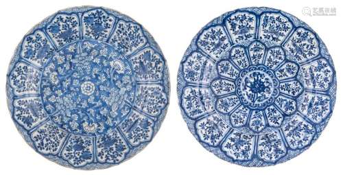 Two Chinese blue and white plates, both sides flor…