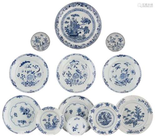 Various Chinese blue and white floral decorated di…