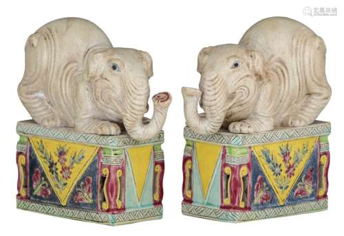 A pair of Chinese famille rose enamelled porcelain…