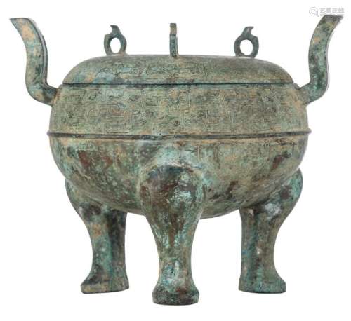 A Chinese bronze ritual tripod food vessel and cov…