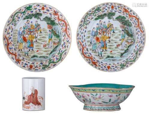 Two Chinese polychrome dishes, the centre decorate…