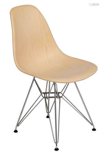 A plywood 'DSR' chair, design by Eames for Herman …