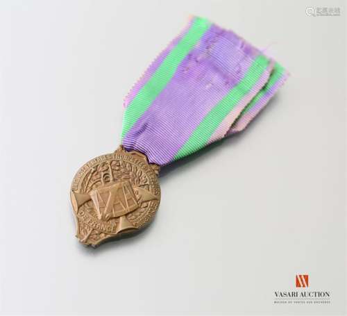 Medal of the Union des fanfares trompettes tambours clairons de France, patinated bronze, insulated ribbon, BE