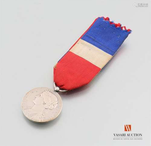 France - Labour medal of the Ministry of Labour and Social Security, 1929, silver, faded ribbon, BE Weight: 10.32 g