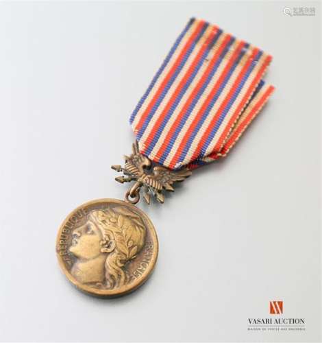 France: posts and telegraphs, medal of honour, Tasset print, patinated bronze, 30 mm, bélière aux foudres, awarded 1908, ribbon insulated, TBE
