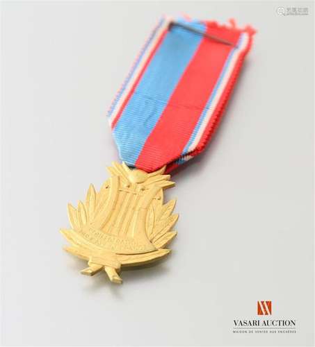 Medal of the musical confederation of France, manufactured by G.Moret Paris, registered design, TBE