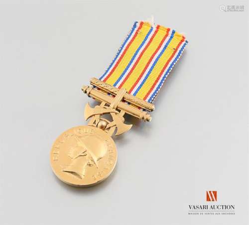 France - Fire Brigade Medal of Honour, Ministry of the Interior, tribute to devotion, gold level, BE