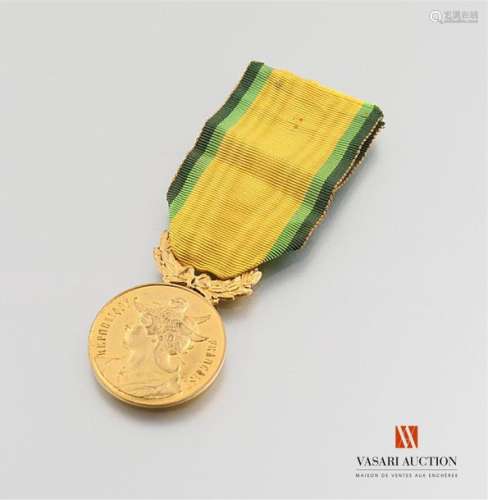 Le mérite civil et militaire 1931 - Gold metal medal, 30 mm, insulated ribbon, BE