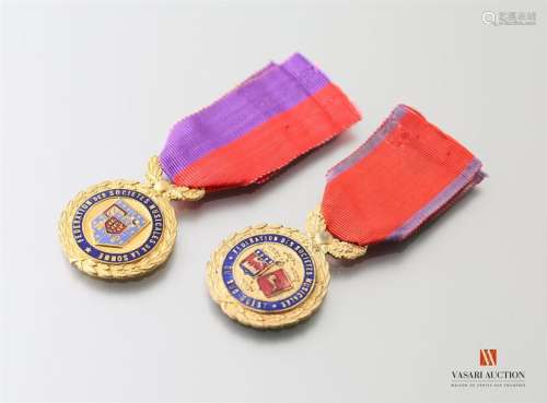 Medal of the musical societies of the Somme, enamel on gilded metal, 32 mm, TBE, a second copy of the federation of the musical societies of the South-West is attached, enamel on gilded metal, 30 mm, BE, 2 pieces