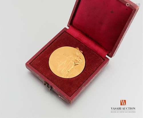 Sub-secretariat d'état de l'éducation physique, offered by the Minister - Medal in gilt bronze, 36 mm, engraved by H.Demey, BE +, in its box marked Éducation physique offered by the Minister