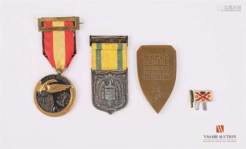 Set of three decorations: Franco 18 de julio 1936 Mutilado de guerra por la patria, Arriba Espana L'écho de Paris aux défenseurs de l'Alcazar