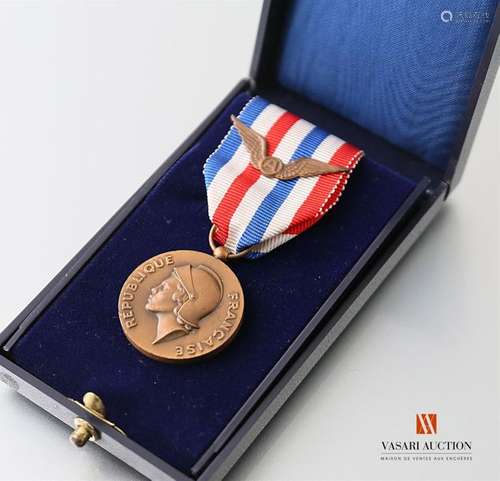 France - Aeronautics Medal of Honour, 27 mm, bronze echelon, ribbon with bronze clip, APC-SUP