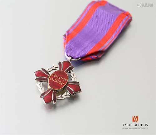 Artistic Education - Unofficial associative medal, enamelled cross with 4 triple branches, golden centre 