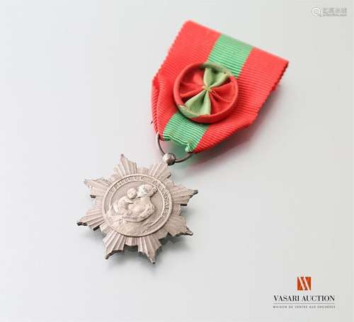 Medal of the French family, first model 1920-1985, engraved by Léon Deschamps, silver echelon, rosette ribbon, TBE