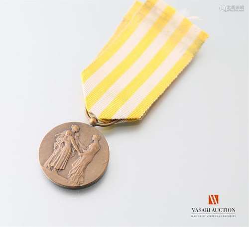 Ministry of the Interior - Public Assistance Medal, bronze, 27 mm, engraved by O.Roty, insulated ribbon, BE-TBE