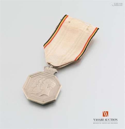 Belgium - Medal commemorating the centenary of national independence 1830-1930, silver, faded ribbon, TBE Weight: 18.39 g
