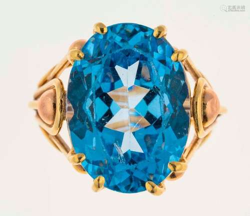 Bague en or centrée d’une pierre bleue de taille o…