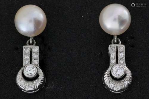 Paire de boucles d’oreilles en or ornées d’une per…