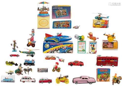 A various lot of vintage tin wind up toys, contain…