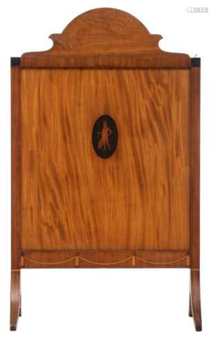 A very fine Biedermeier mahogany and walnut extend…