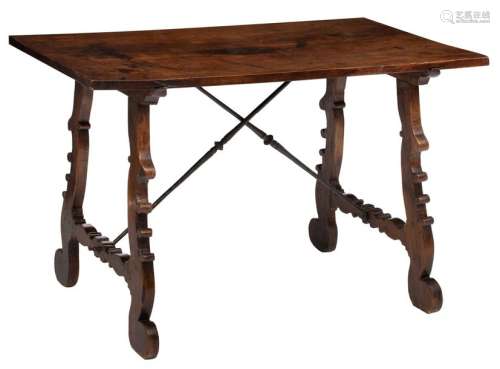 A Baroque Spanish walnut trestle table, 17thC, H 7…