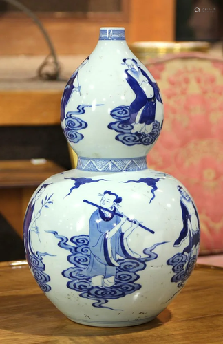 A Chinese blue and white double gourd vase