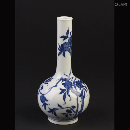 A Chinese blue and White Bottle Vase