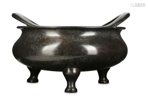 A LARGE CHINESE BRONZE INCENSE BURNER.