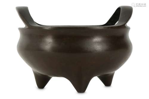 A CHINESE BRONZE TRIPOD INCENSE BURNER.