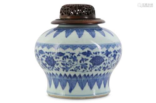 A CHINESE BLUE AND WHITE 'TIAN' JAR.