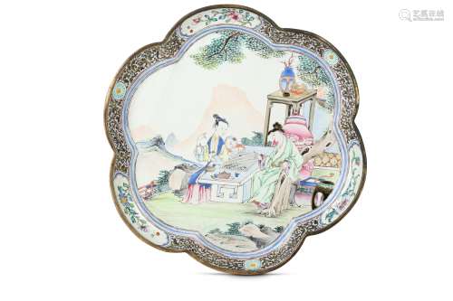 A CHINESE CANTON ENAMEL FAMILLE ROSE 'GO PLAYERS' DISH.