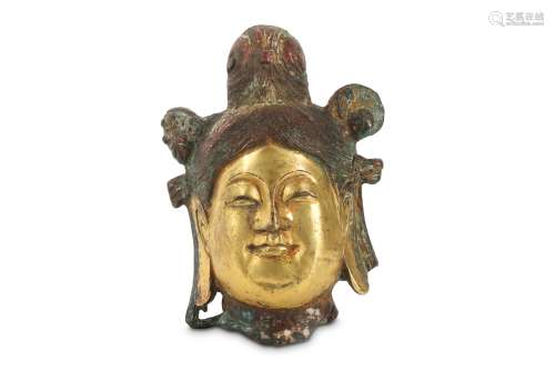 A CHINESE GILT-BRONZE HEAD.