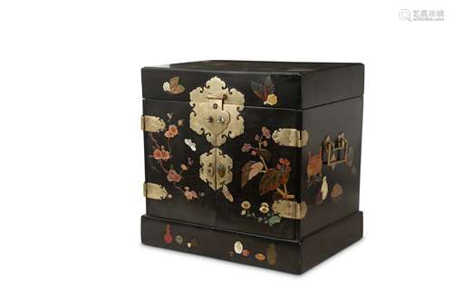 A CHINESE BLACK LACQUER HARDSTONE-INLAID DRESSING BOX.