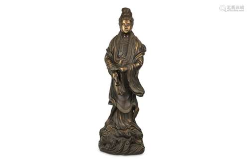 A LARGE FUJIANESE GILT-DECORATED SHEN SHAO’AN-STYLE LACQUER FIGURE OF GUANYIN.