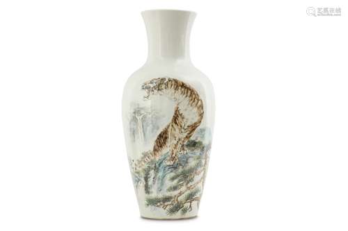 A CHINESE FAMILLE ROSE 'TIGER VASE', SIGNED XU TIANMEI (1910-1994).