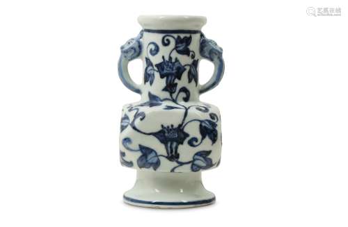 A CHINESE BLUE AND WHITE FACETED 'MORNING GLORY' VASE.
