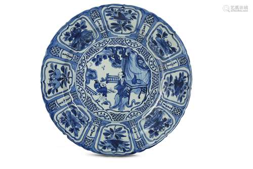 AN EXCEPTIONAL CHINESE BLUE AND WHITE KRAAK PORCELAIN DISH.