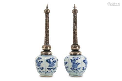 † A PAIR OF CHINESE BLUE AND WHITE SILVER-MOUNTED ROSE WATER SPRINKLERS.