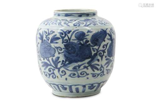 A CHINESE BLUE AND WHITE 'LION DOGS' JAR.