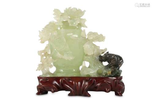 A CHINESE SERPENTINE 'BEAR' VASE AND COVER.