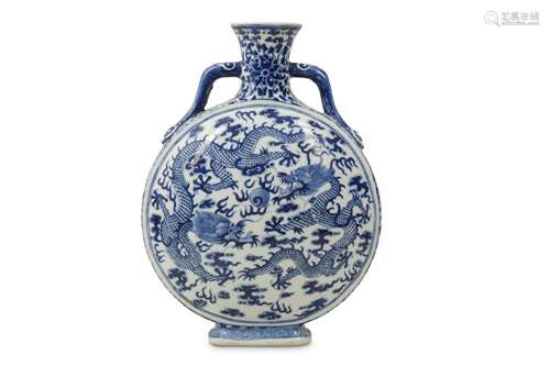 A CHINESE BLUE AND WHITE 'DRAGON' MOON FLASK.