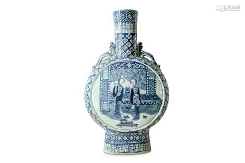 A LARGE CHINESE BLUE AND WHITE MOON FLASK.