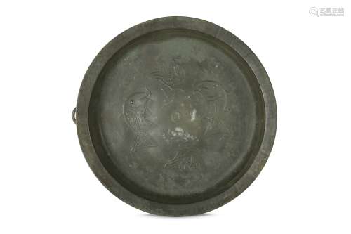A CHINESE BRONZE ARCHAISTIC 'BIRDS AND FISH' BOWL.